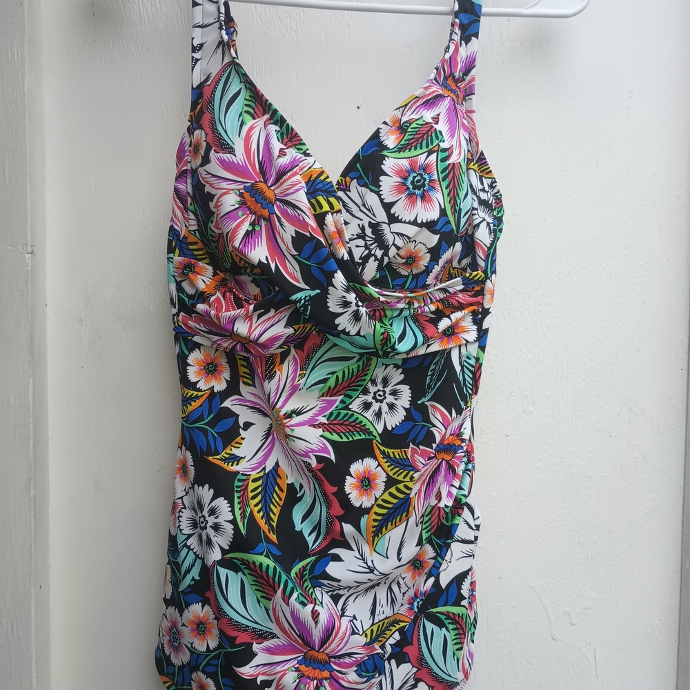 Catalina Floral One-Piece Swimsuit Size 10 Tropical Floral Beach Resortweat